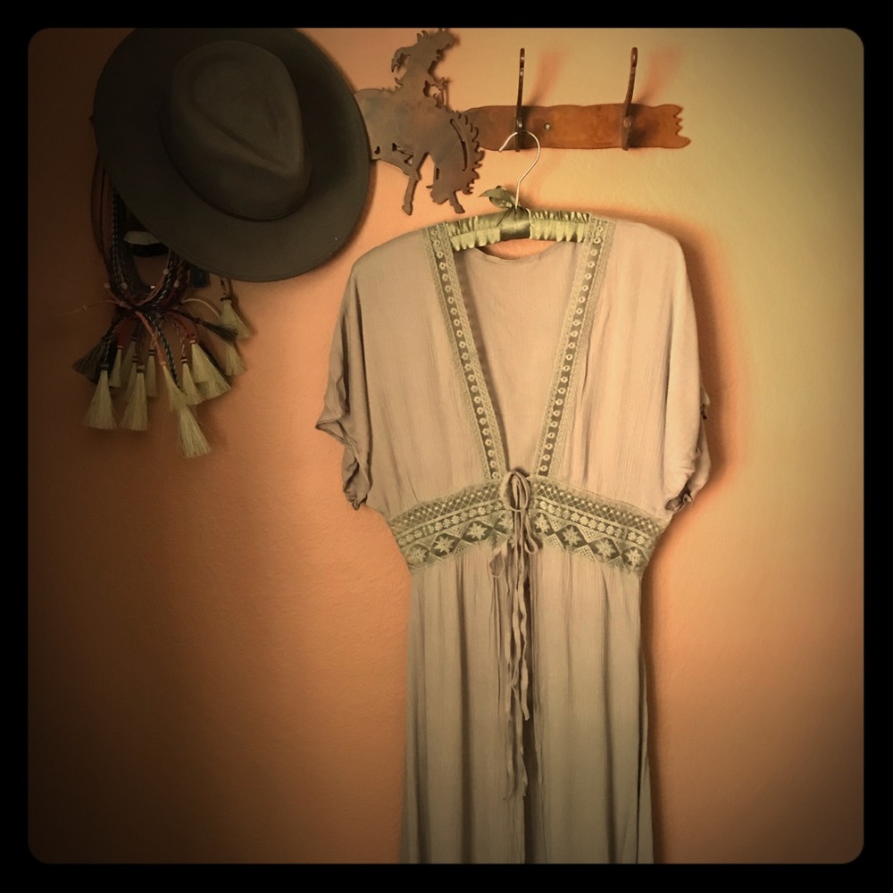 Brand new taupe cotton duster with lace detail.